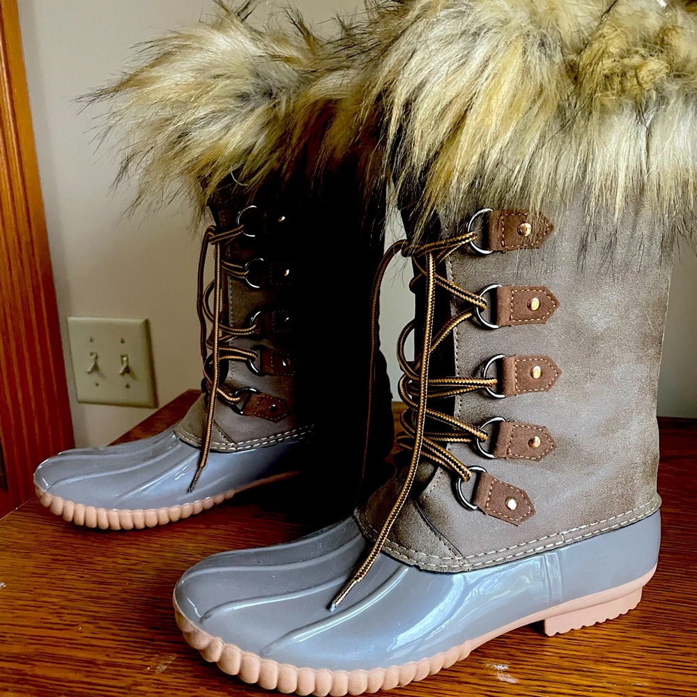 Duck Boots with faux fire